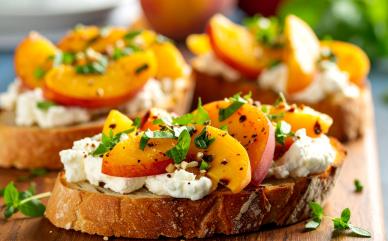 recette_du_mois_bruschetta_mozzarella_et_peches.jpg