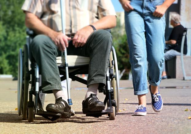 Fauteuil roulant (Image par svklimkin de Pixabay) Fauteuil roulant (Image par svklimkin de Pixabay)